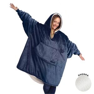 Oversize Cozy Navy Sherpa-Lined Poncho